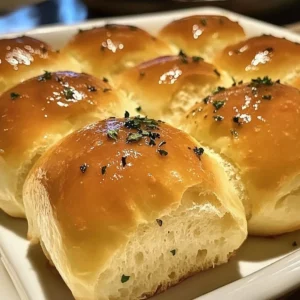 Garlic Butter Dinner Rolls