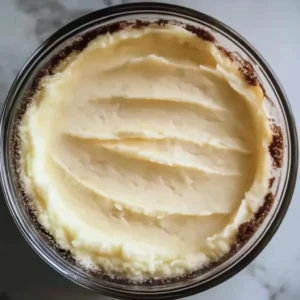 Delicious white chocolate ganache filling for cakes and desserts